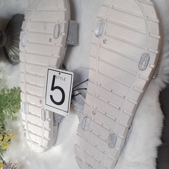 Sandals - Picture 3 of 5